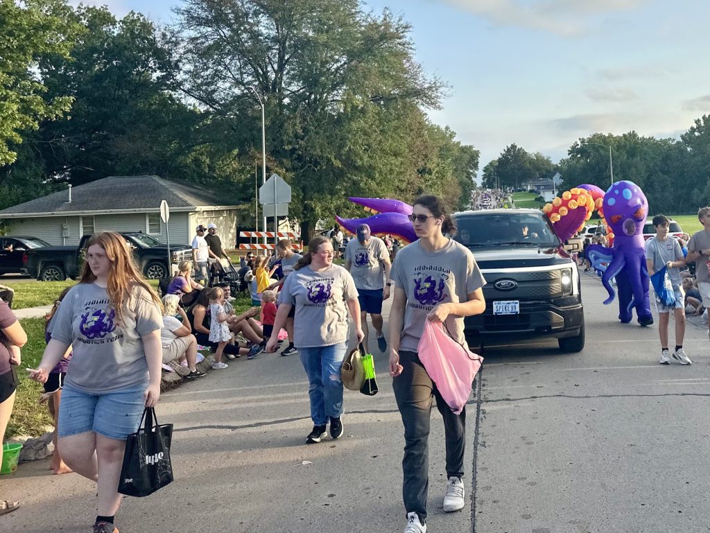 Crowd along the route